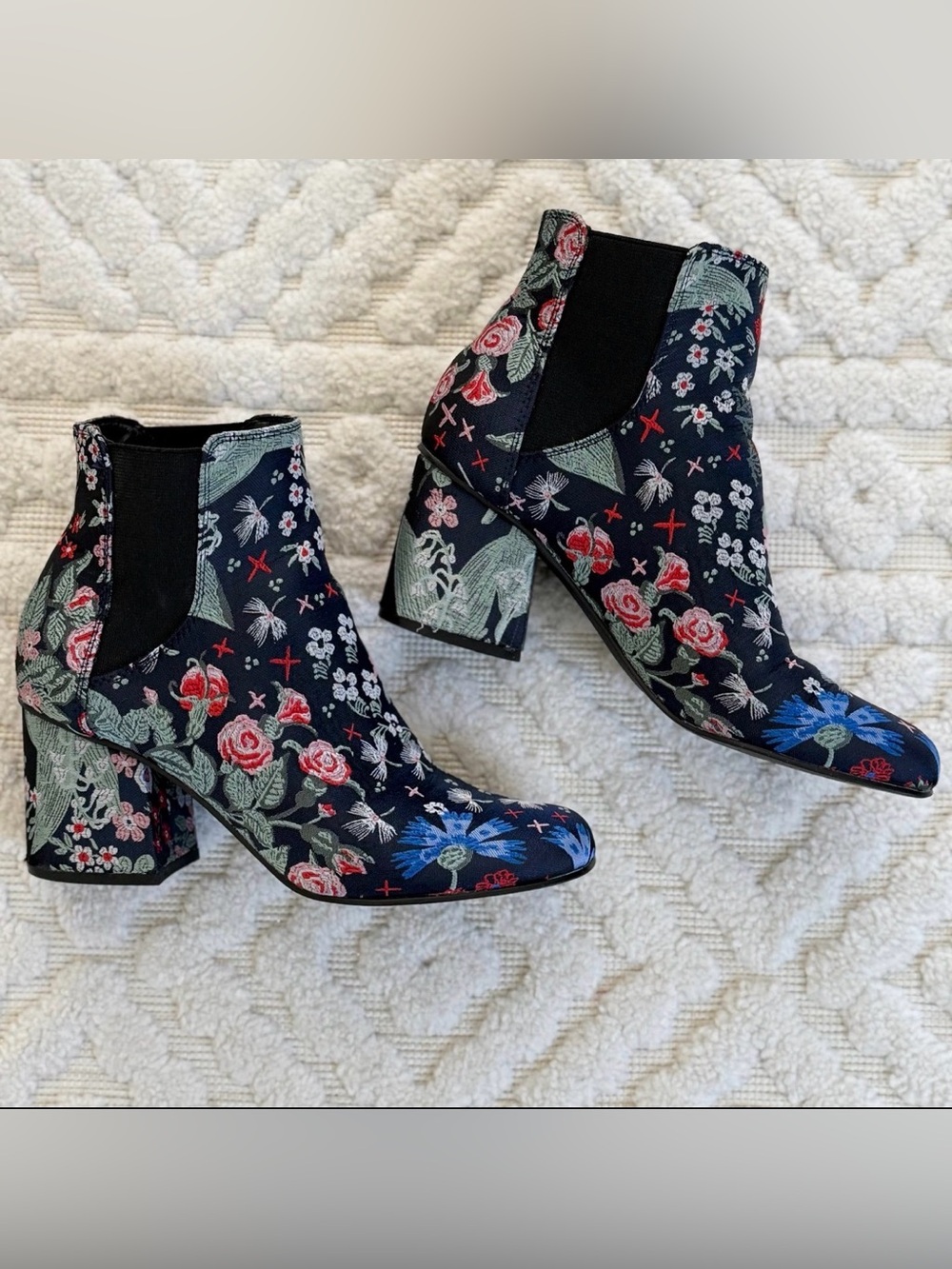 Indigo Rd Veraly 2 Floral Embroidered Ankle Boots Size 8 Navy Block Heel